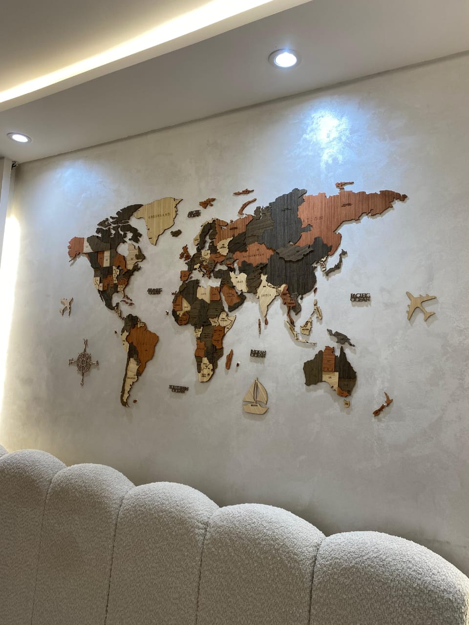 Carte du Monde en Bois – Transformez votre mur en œuvre d’art… en 15 minutes